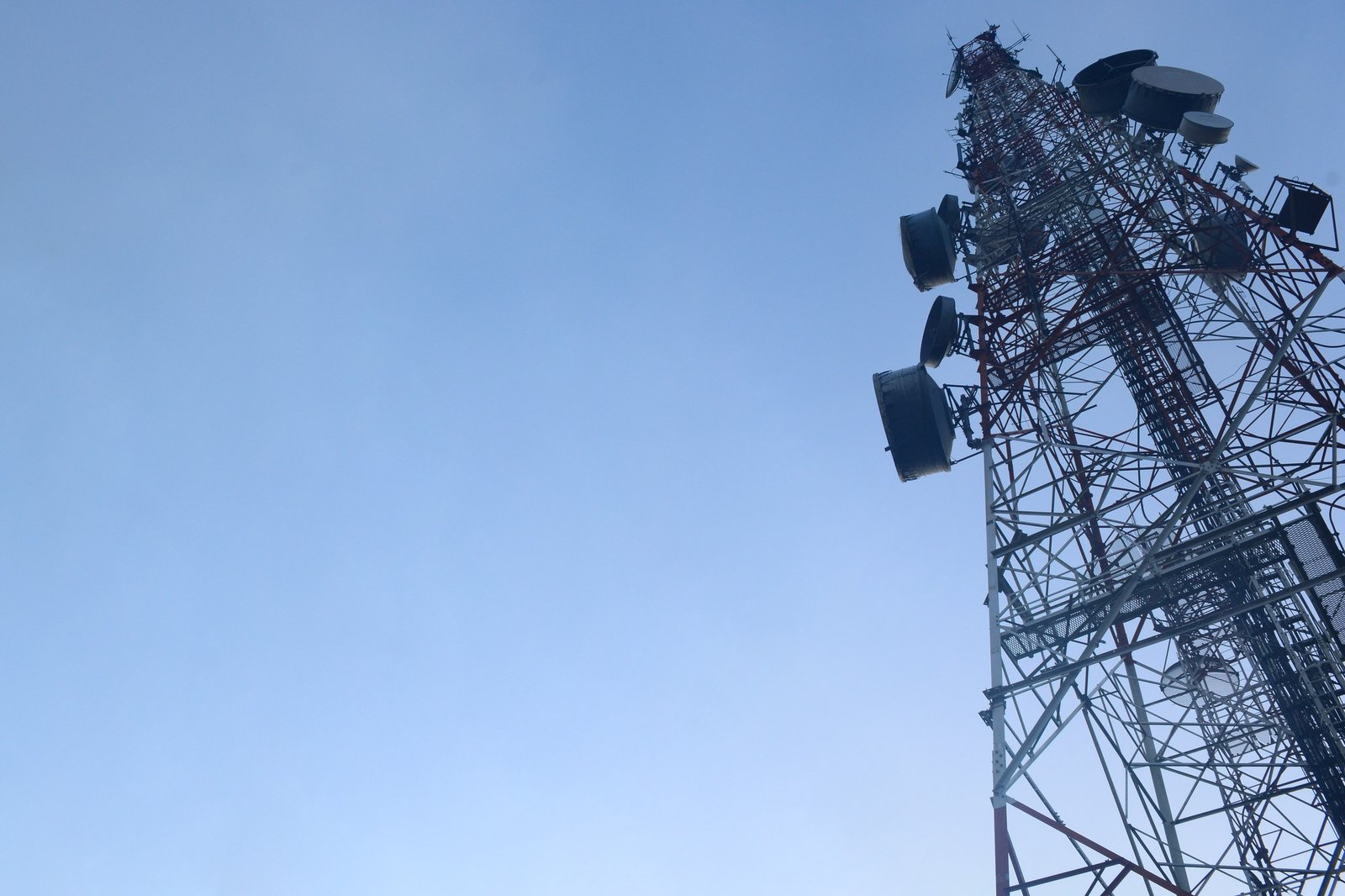 telecommunication-mast-tv-antennas-wireless-technology-with-blue-sky